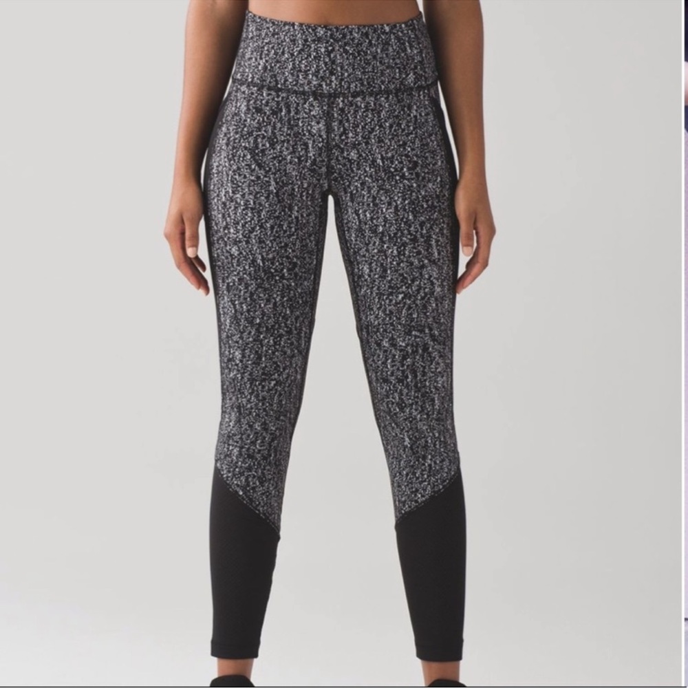 Women’s Lululemon Fit Physique Tight Leggings Black/White Size 4